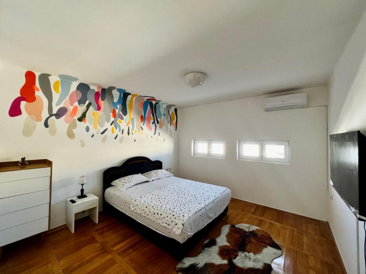 City Center Square Deluxe Nest Podgorica Buitenkant foto