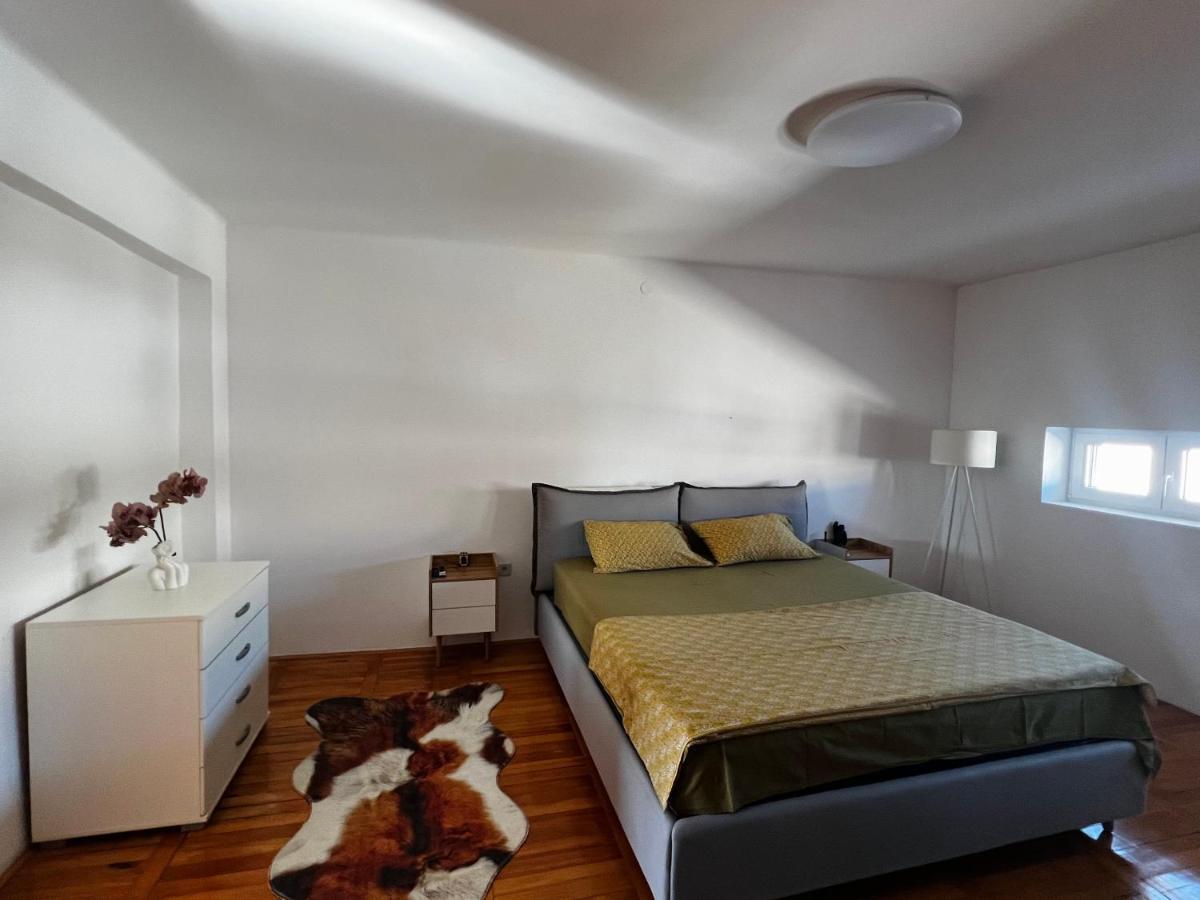 City Center Square Deluxe Nest Podgorica Buitenkant foto